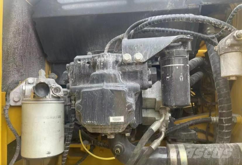 Komatsu 220-8K Roomikekskavaatorid