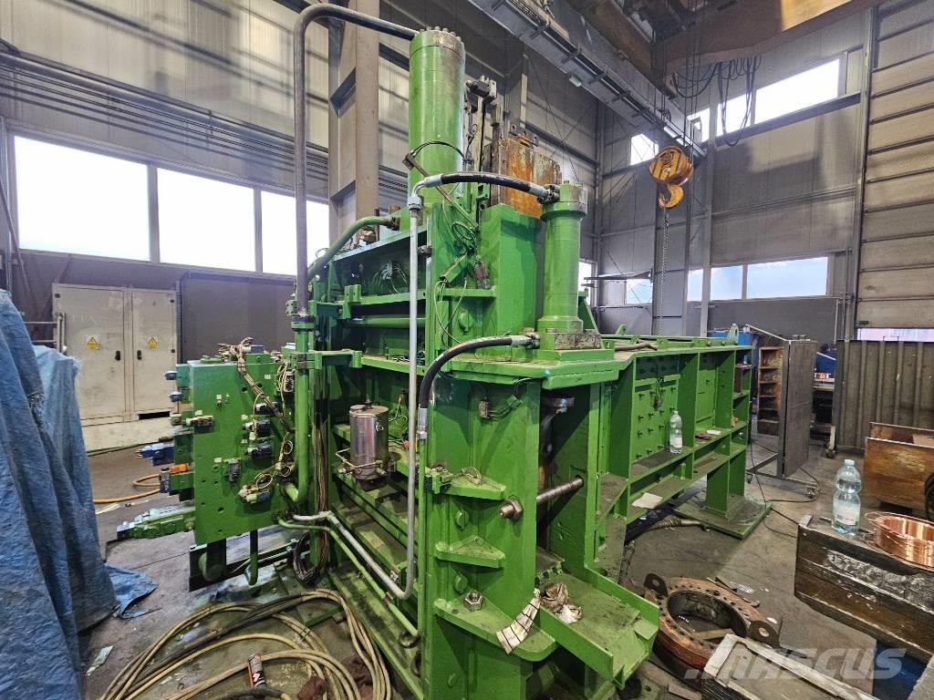  Henschel 30 x 30 Pakipressid