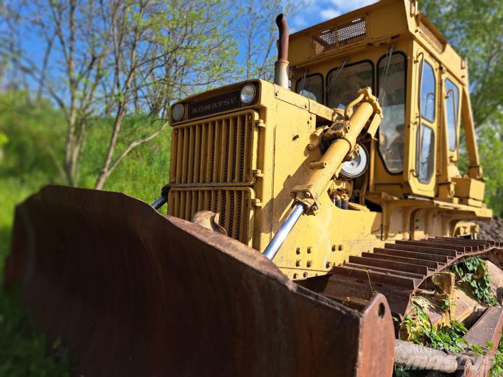 Komatsu D85A Buldooserid