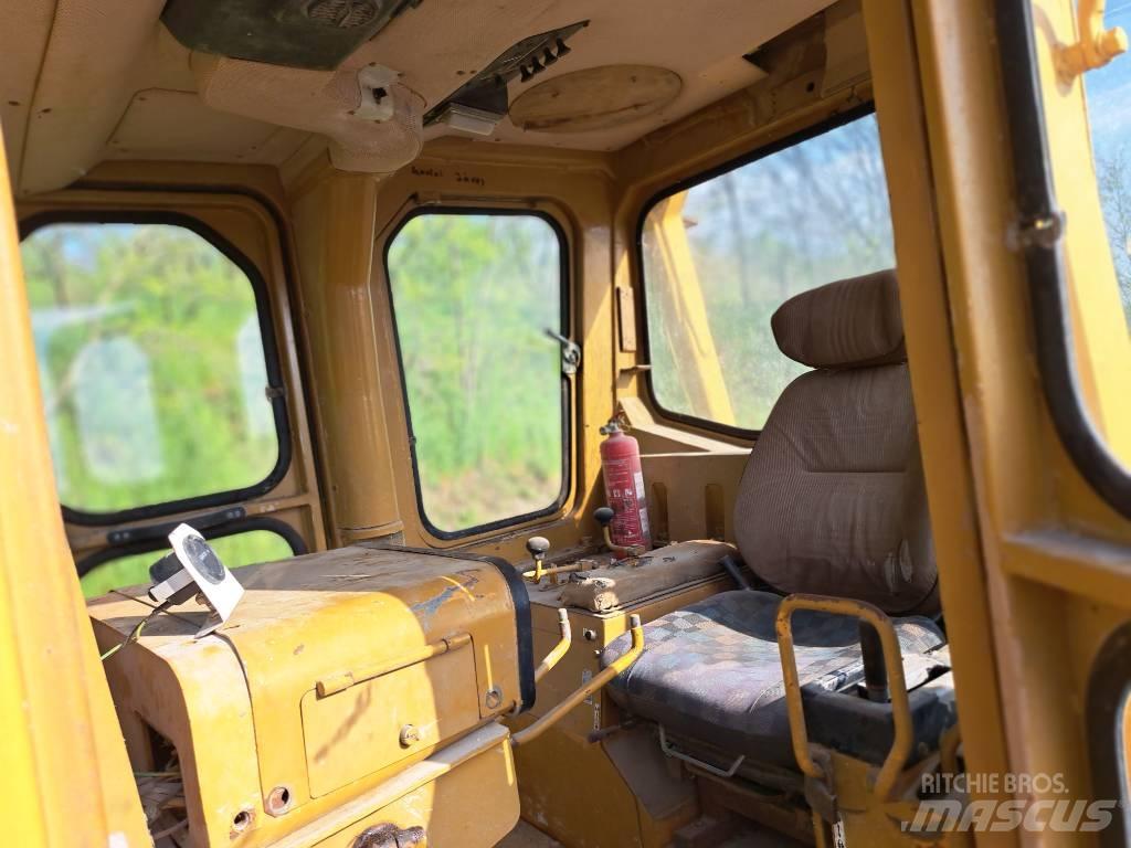 Komatsu D85A Buldooserid