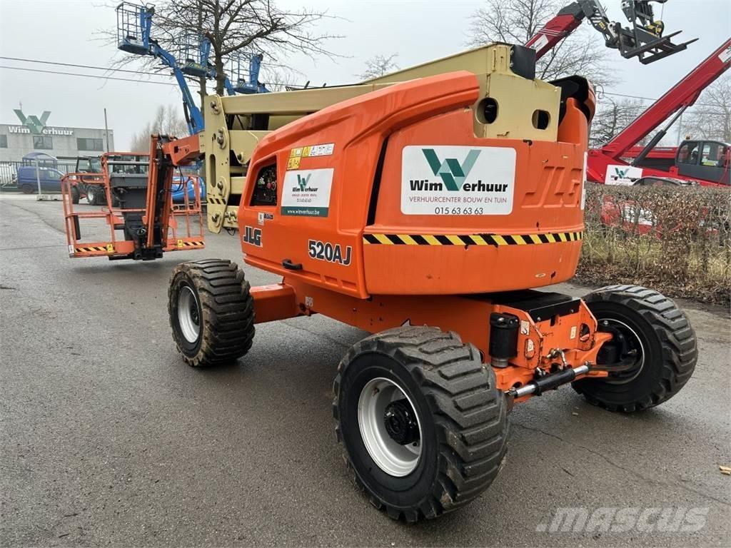 JLG 520AJ (2633) Iseliikuvad poomtõstukid