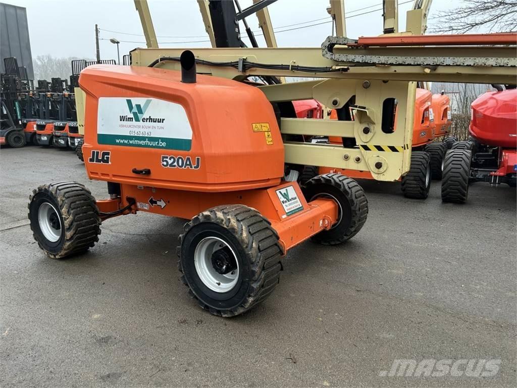 JLG 520AJ (2633) Iseliikuvad poomtõstukid
