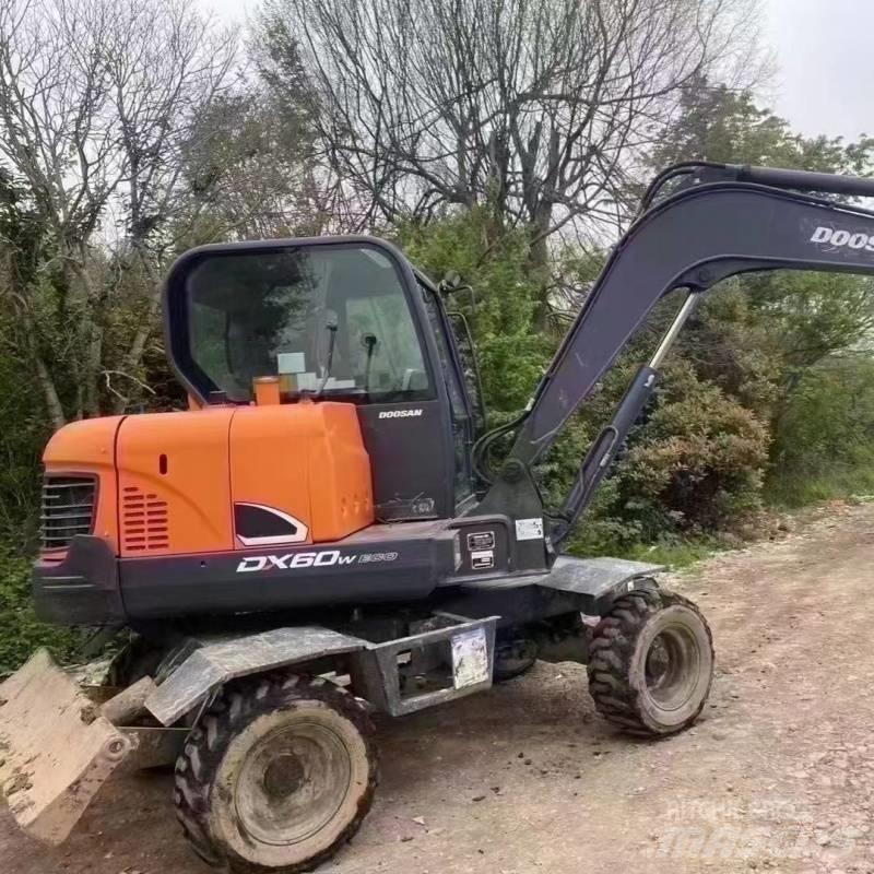 Doosan DX60W Ratasekskavaatorid