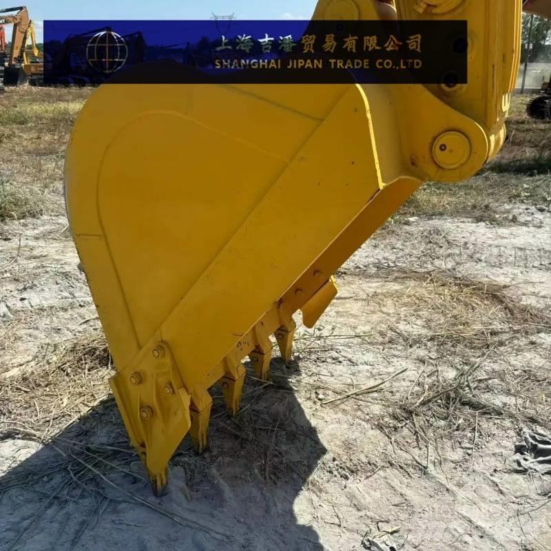 Komatsu PC 210 Roomikekskavaatorid