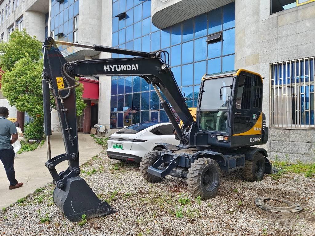 CAT R60W Ratasekskavaatorid
