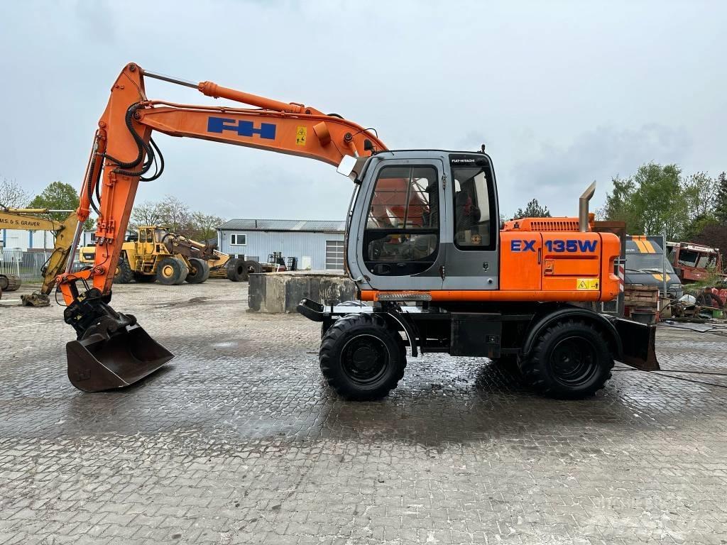 Fiat-Hitachi EX135W Ratasekskavaatorid