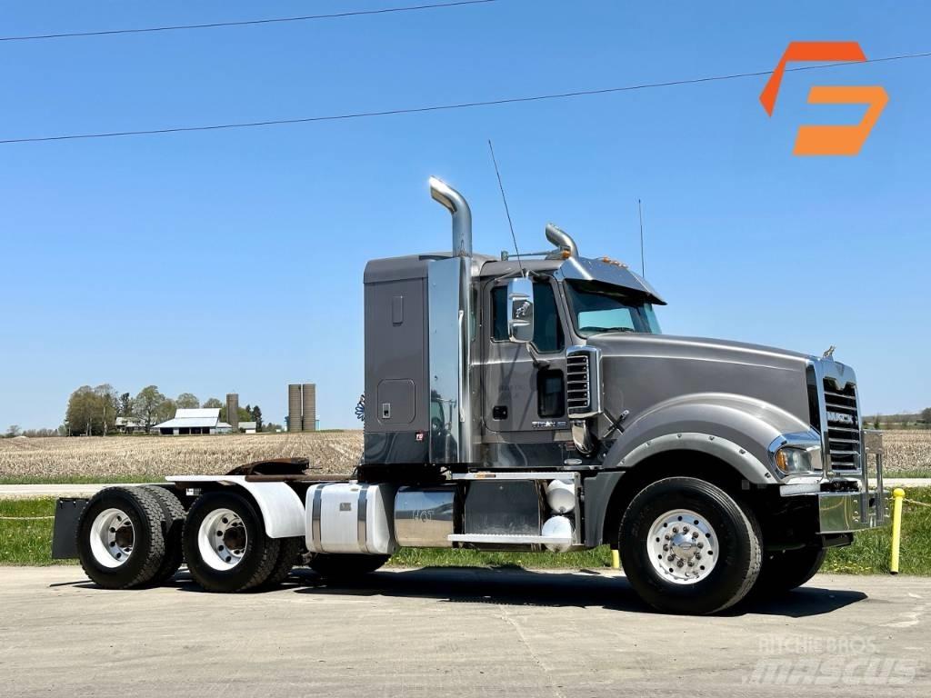Mack Titan TD 713 Raamautod