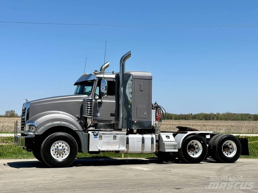 Mack Titan TD 713 Raamautod