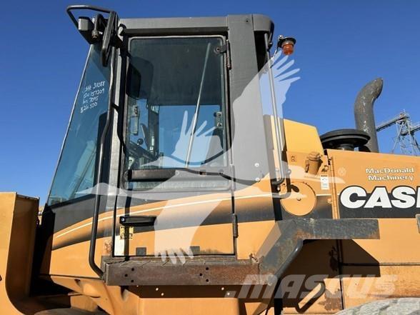 CASE 821C Rataslaadurid