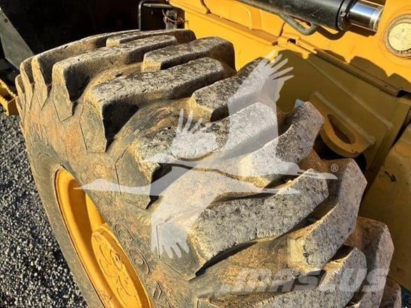 CAT 415F2 Ekskavaatorlaadurid