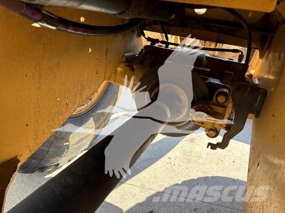 CAT 920 Rataslaadurid