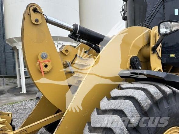 CAT 930M Rataslaadurid