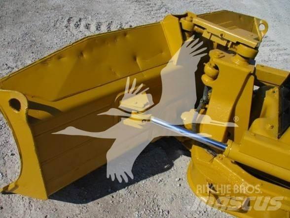 CAT D3G XL Buldooserid