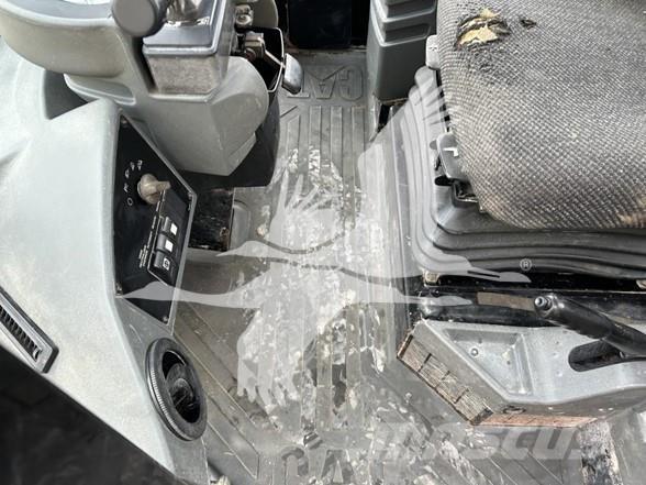 CAT IT28G Rataslaadurid