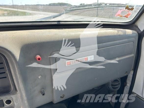 GMC BRIGADIER Sadulveokid