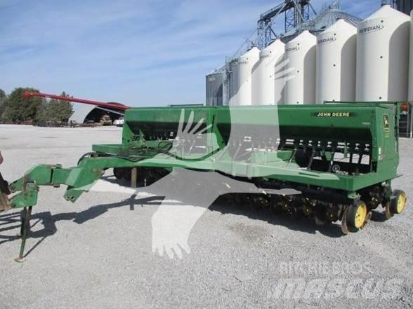 John Deere 750 Külvikud