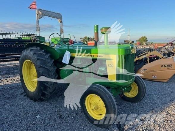 John Deere 820 Traktorid
