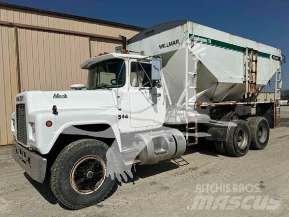 Mack R686ST Muu