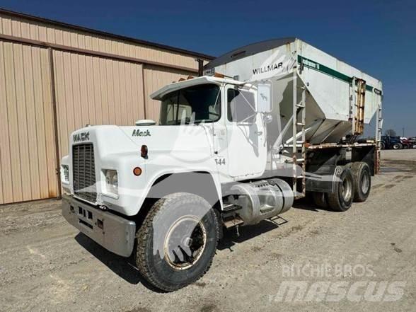Mack R686ST Muu