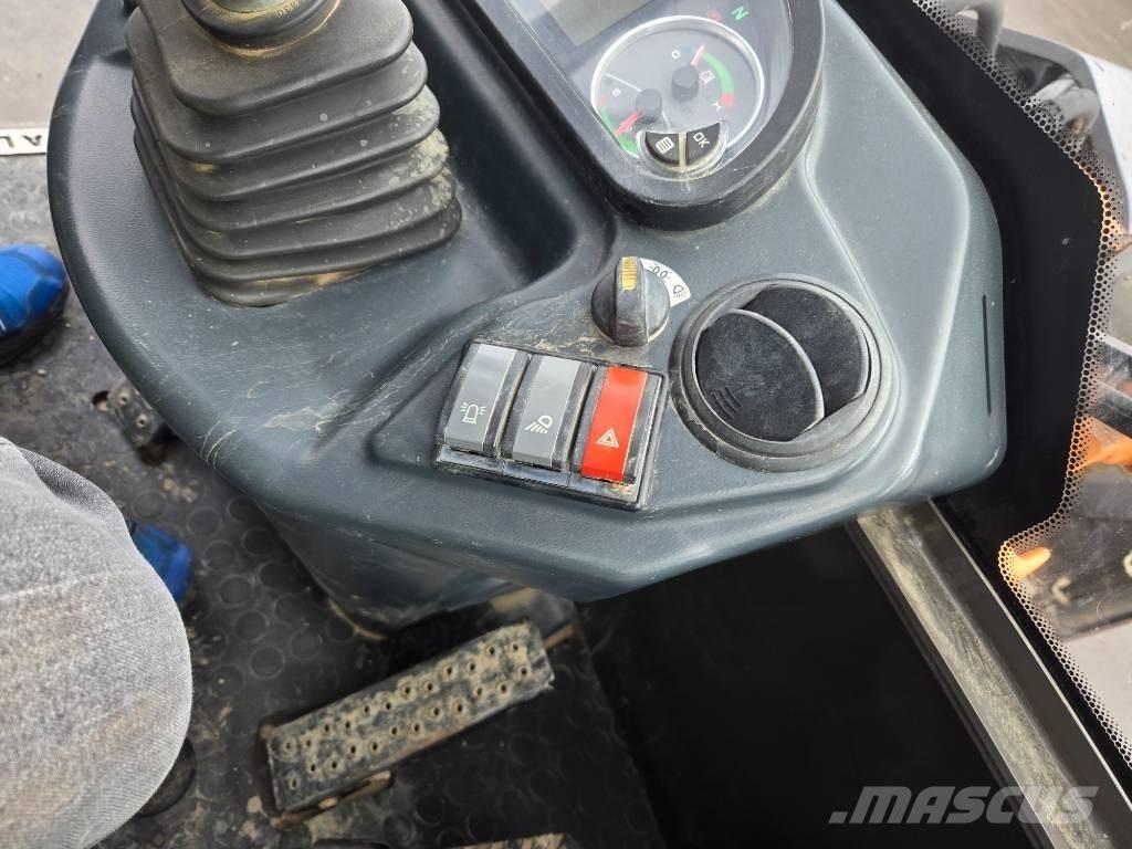 Mecalac AS 700 Rataslaadurid