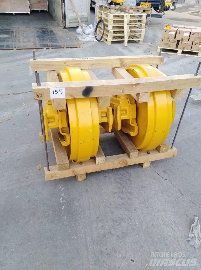 Komatsu D85E-18 Lindid, ketid ja alusvankrid