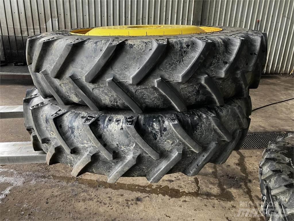 BKT 270/95R32 Rehvid, rattad ja veljed
