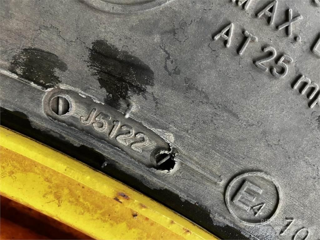 BKT 270/95R32 Rehvid, rattad ja veljed