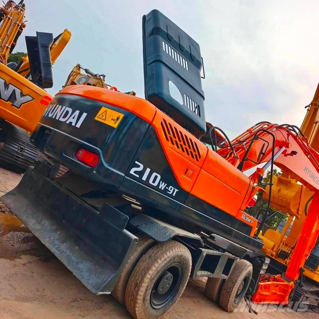 Hyundai 210W-9 Ratasekskavaatorid