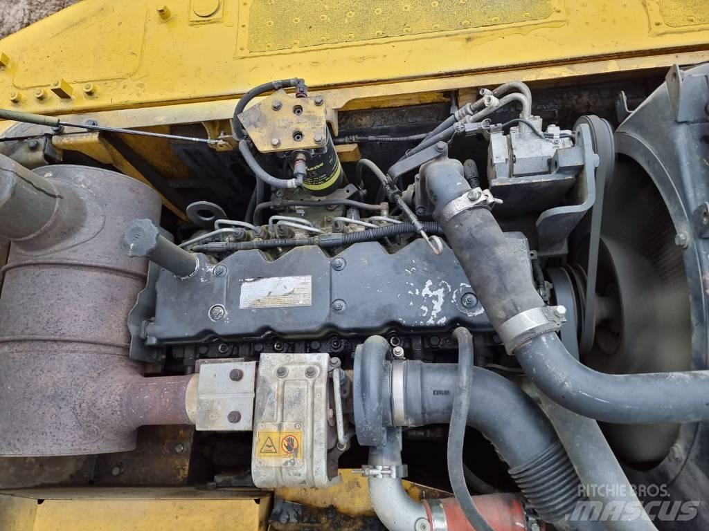 Komatsu PC 210-8 Roomikekskavaatorid