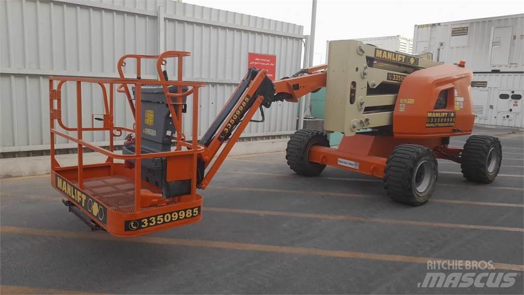 JLG 450AJ Iseliikuvad poomtõstukid