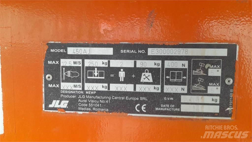 JLG 450AJ Iseliikuvad poomtõstukid