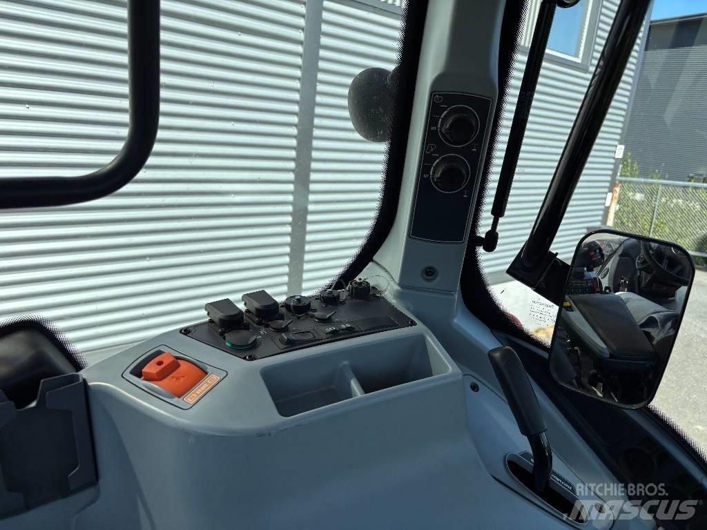 Valtra T 215 Versu Traktorid