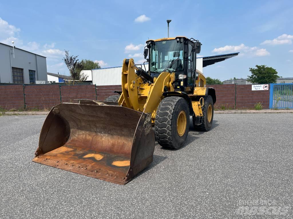CAT 930M Rataslaadurid