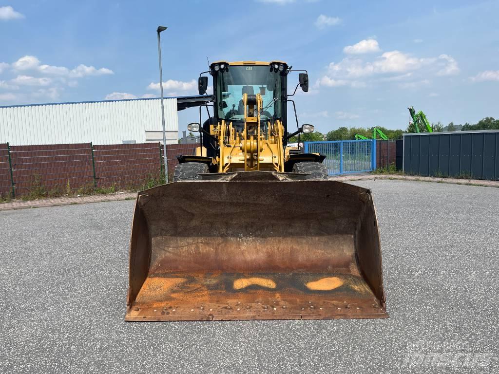 CAT 930M Rataslaadurid