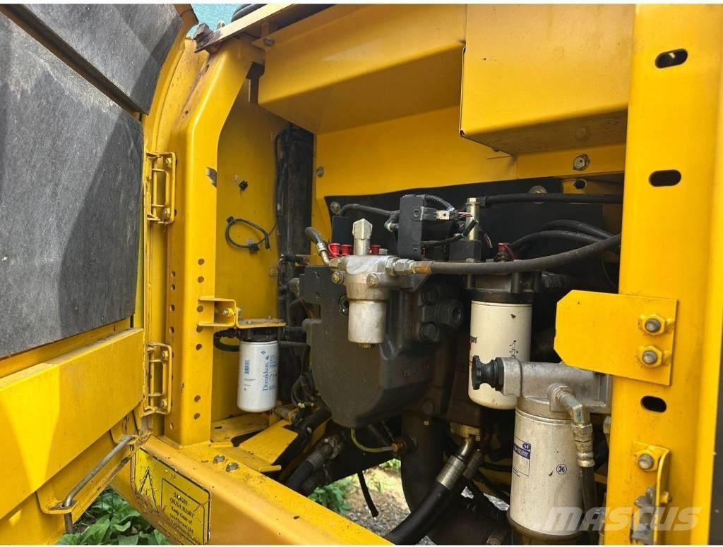 Komatsu PC 210 LC-11 Roomikekskavaatorid