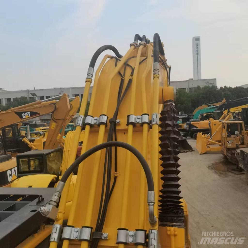 Komatsu PC 220-8 Roomikekskavaatorid