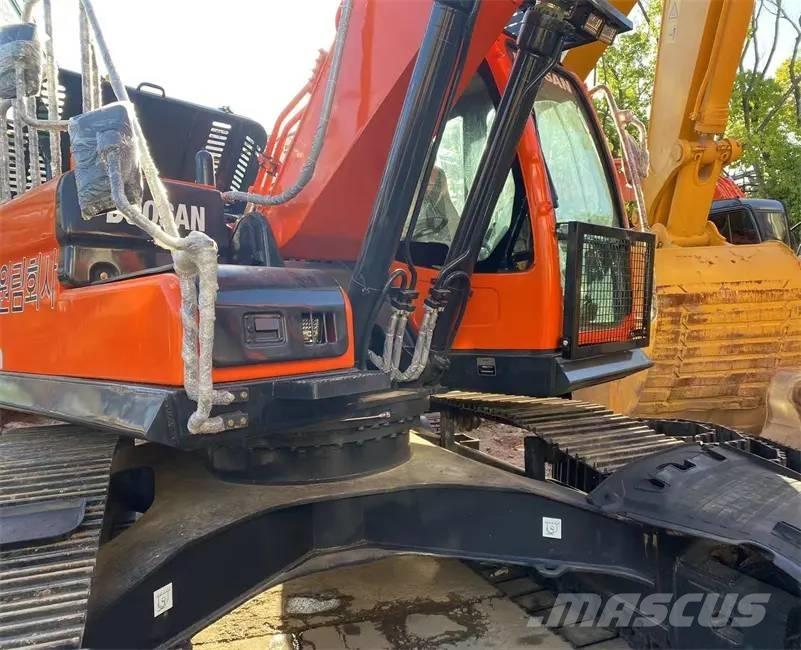 Doosan DX300LC-9C Roomikekskavaatorid
