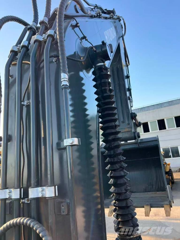 Hyundai R305LC-9T Roomikekskavaatorid