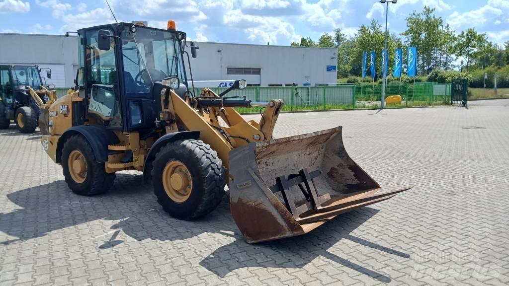 CAT 907 M Rataslaadurid