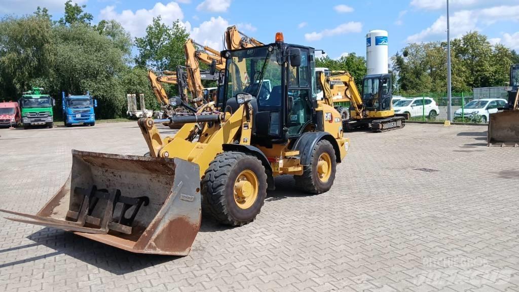 CAT 907 M Rataslaadurid