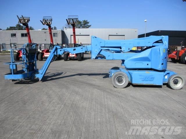 JLG E 400 AJPN (848) Iseliikuvad poomtõstukid