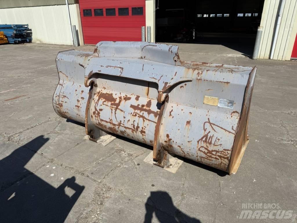 CASE 621 D Rataslaadurid