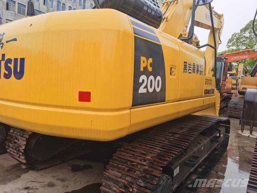 Komatsu PC 200-8 Roomikekskavaatorid