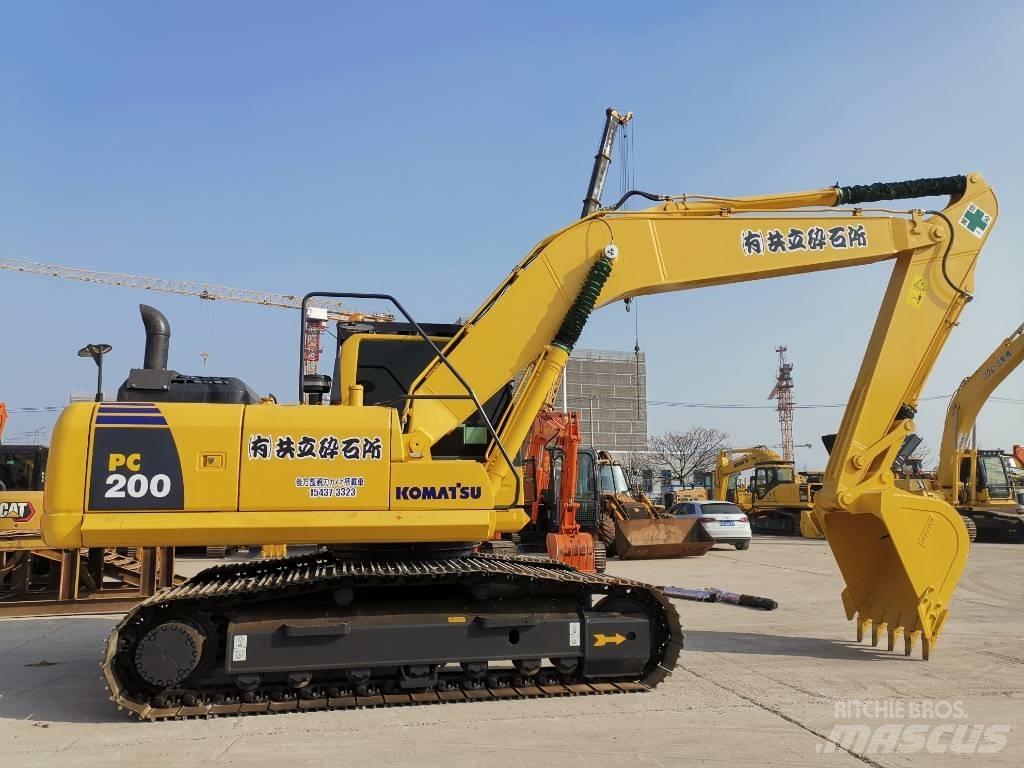 Komatsu PC 200-8 Väikeekskavaatorid 7t-12t