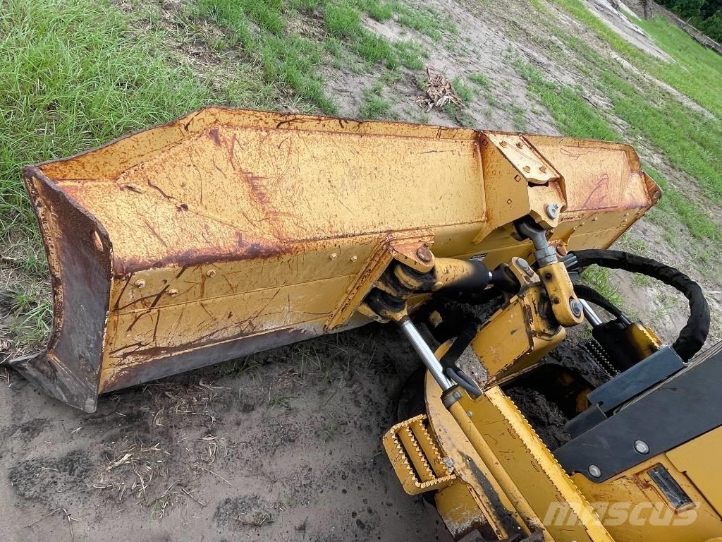 DEERE 450J LGP Buldooserid