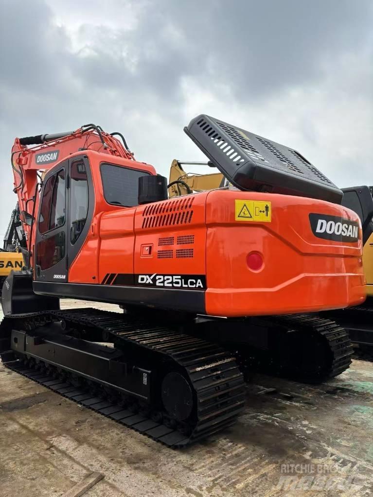 Doosan 225 LCA Roomikekskavaatorid