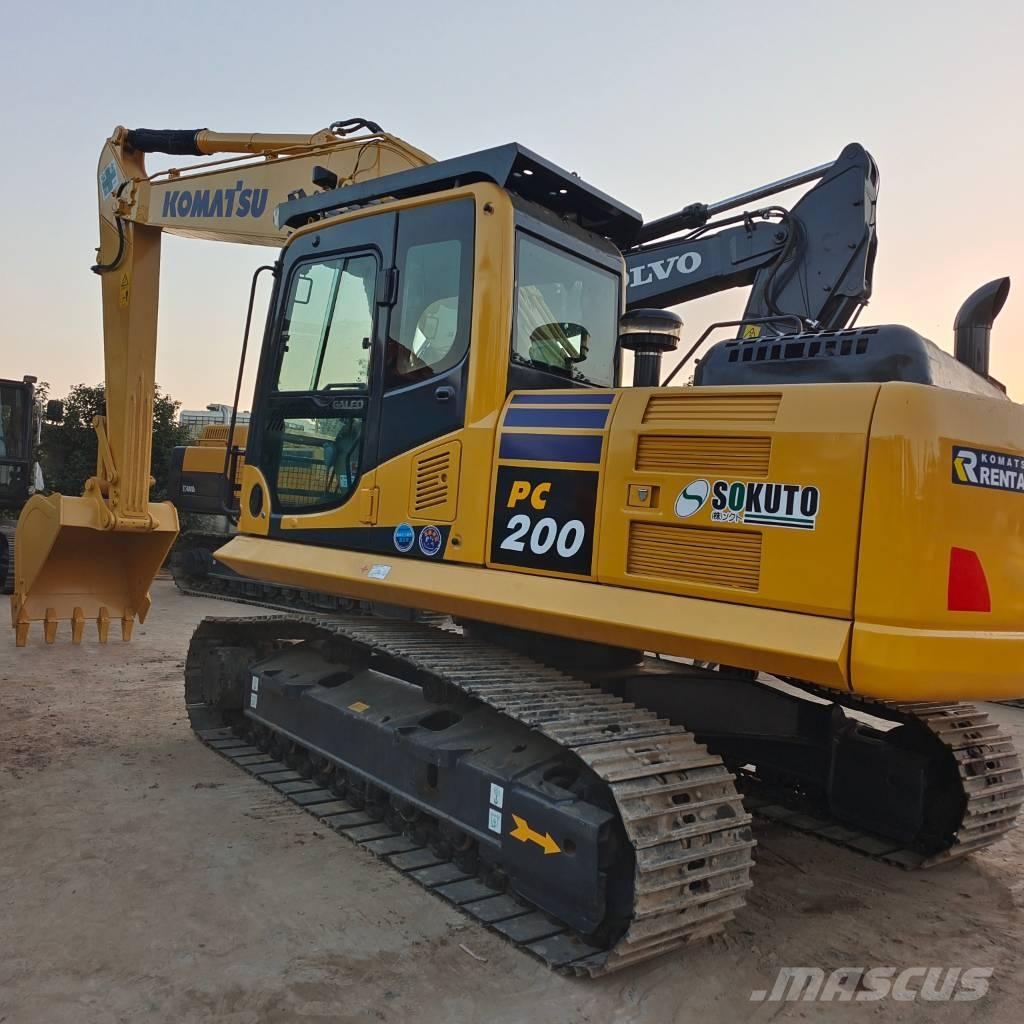 Komatsu PC 200-8 Roomikekskavaatorid