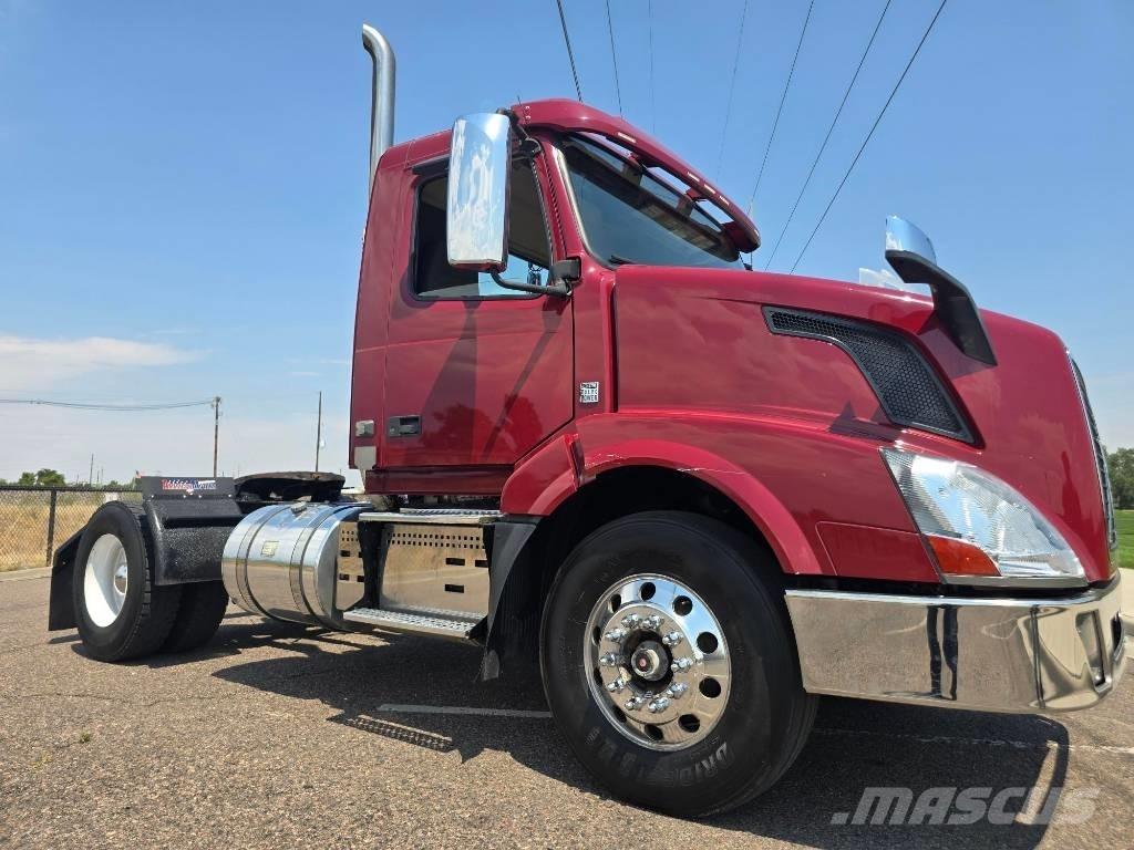 Volvo VNL 42 T300 Sadulveokid