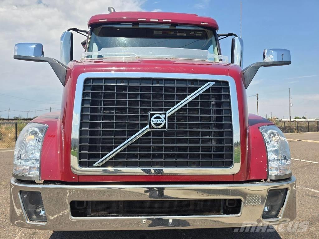 Volvo VNL 42 T300 Sadulveokid