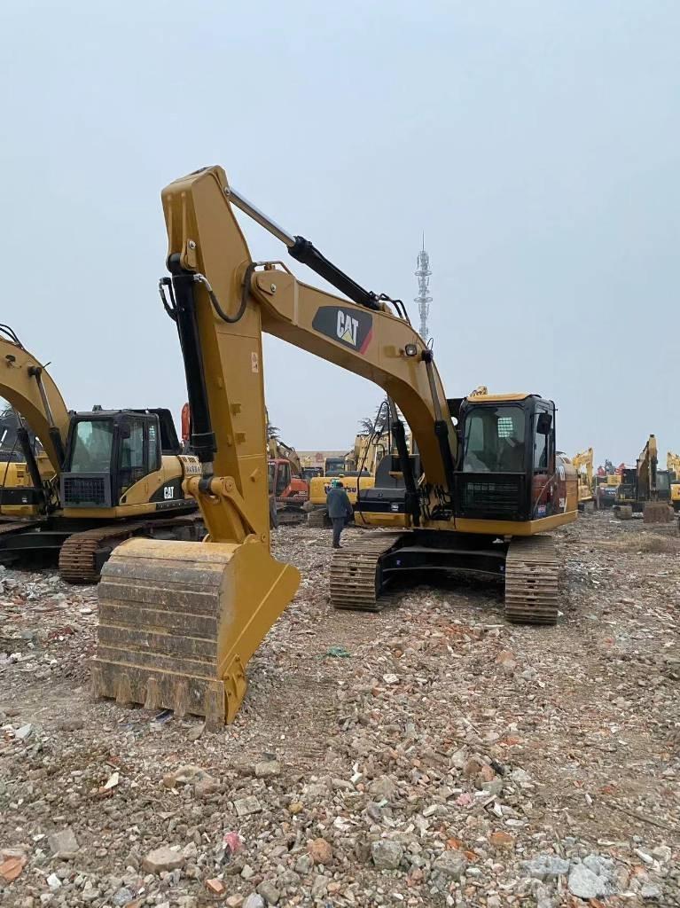 CAT 320 D Roomikekskavaatorid